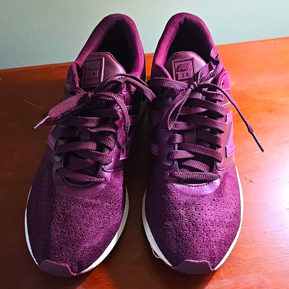 New Balance WRL24TM Womens Purple Low Top Lace Up Athletic Sneaker Solid